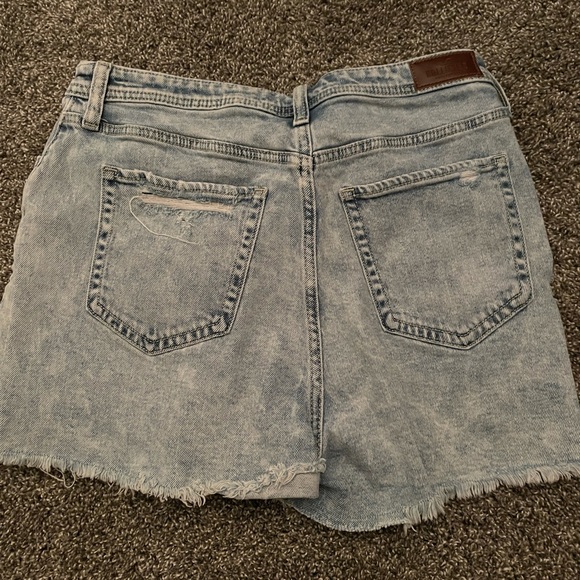 Hollister Denim shorts size 9 - Picture 2 of 2